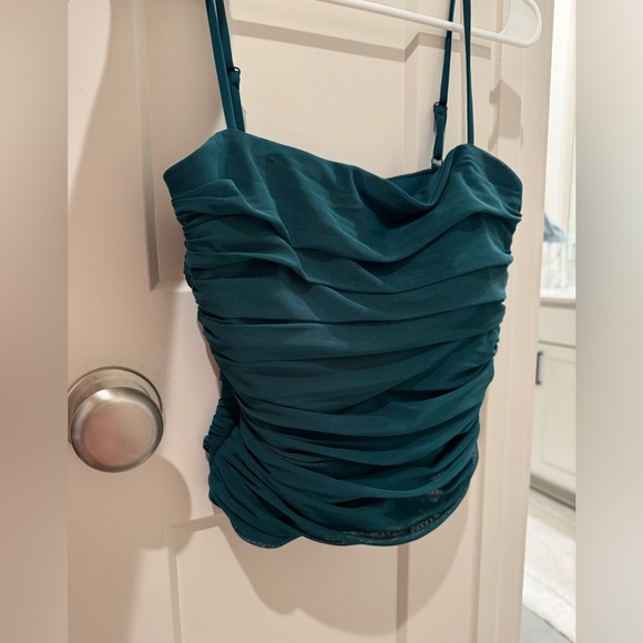 Body contour compression top (M) - Picture 2 of 6